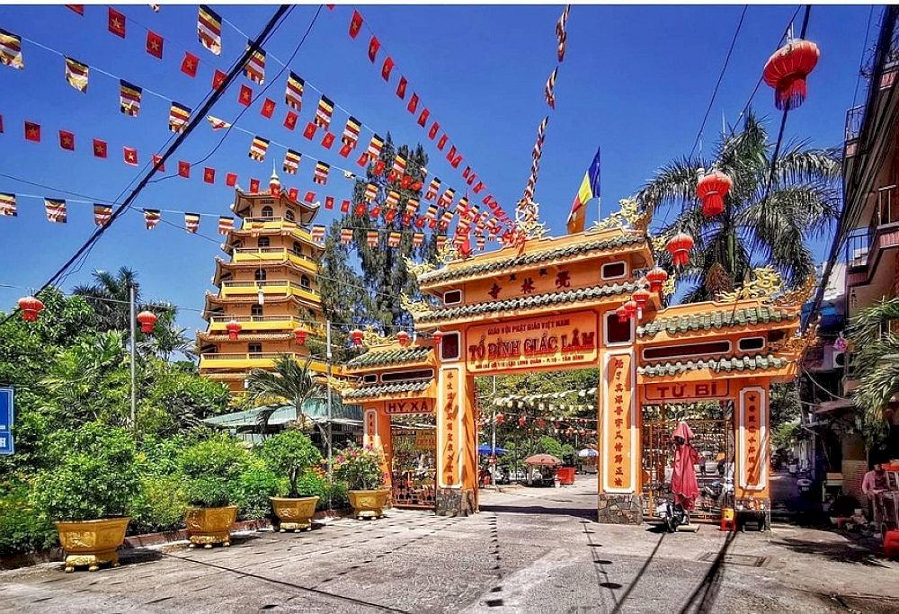 You can explore the temple's beautiful gardens, which provide a tranquil escape from the city’s hustle and bustle 
